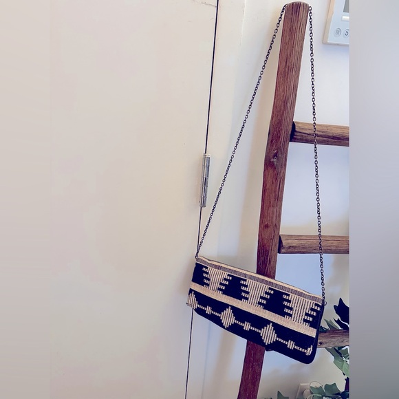 *FREE w/ purchase eligible* Tribal Print Clutch Crossbody Bag w detachable chain - Picture 6 of 6